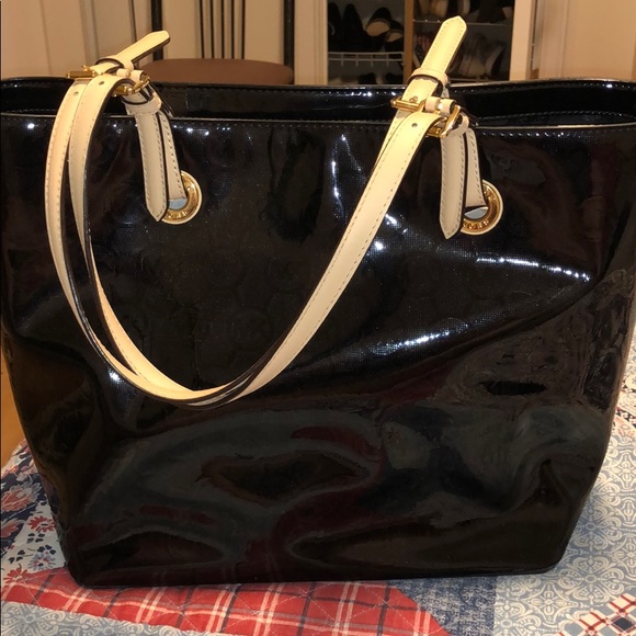 Michael Kors Handbags - Michael Kors tote